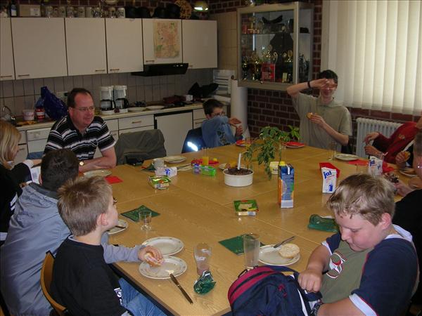 image 003